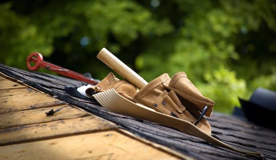 Tools belt on the roof